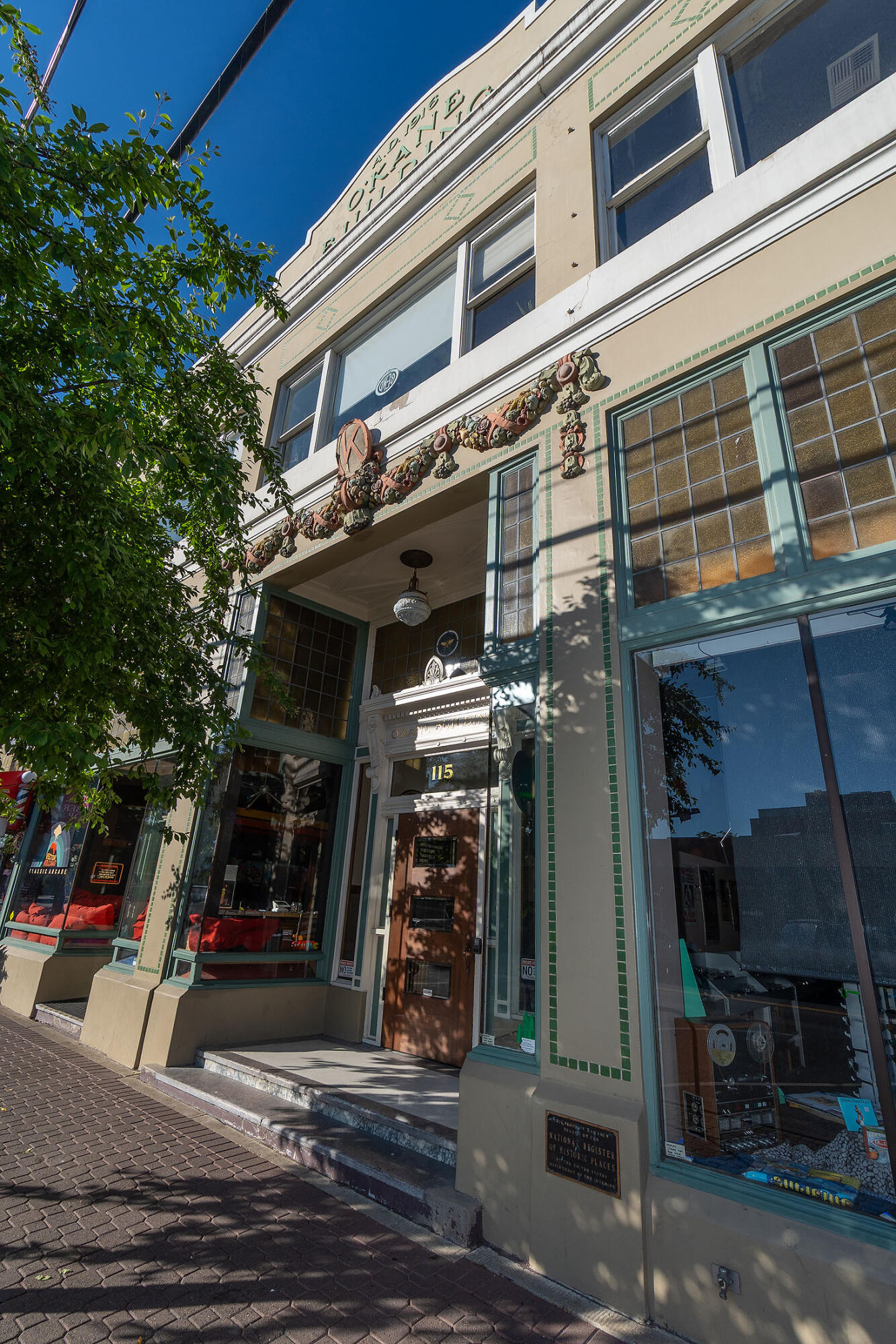 Main image without alt text