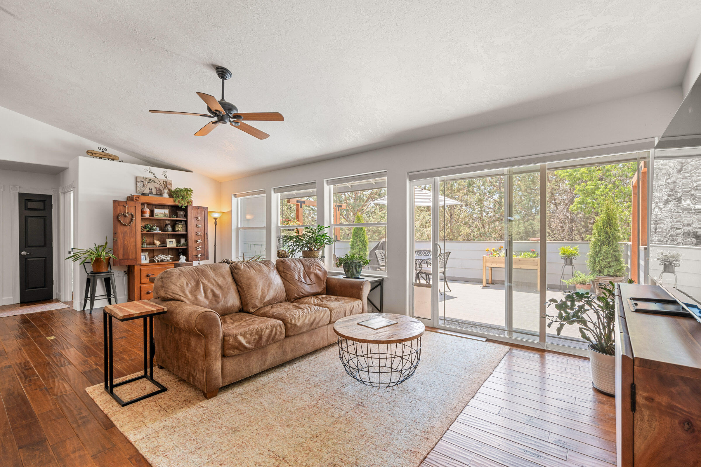 Desc Rvr Hmst Rimrk - Residential