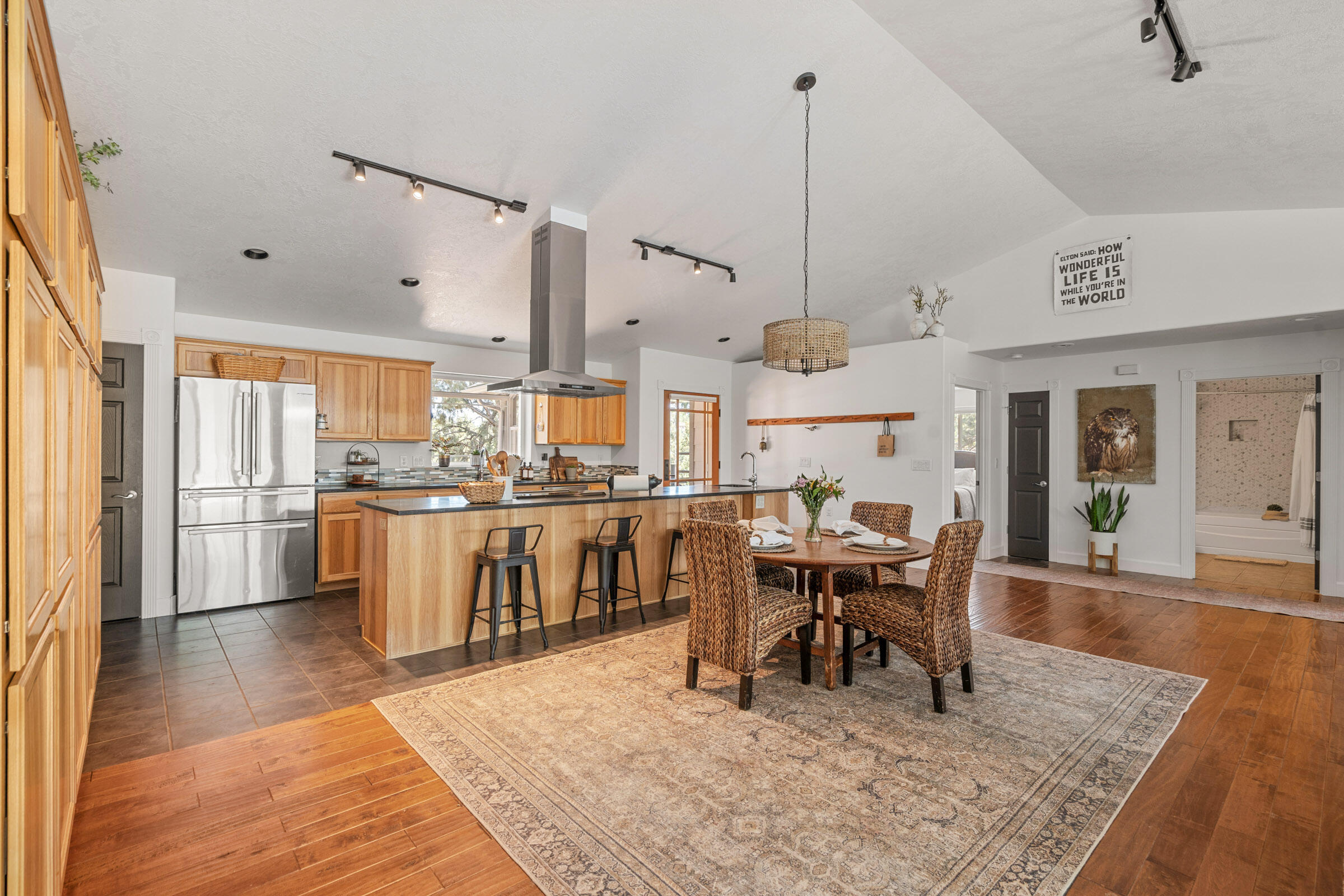 Desc Rvr Hmst Rimrk - Residential