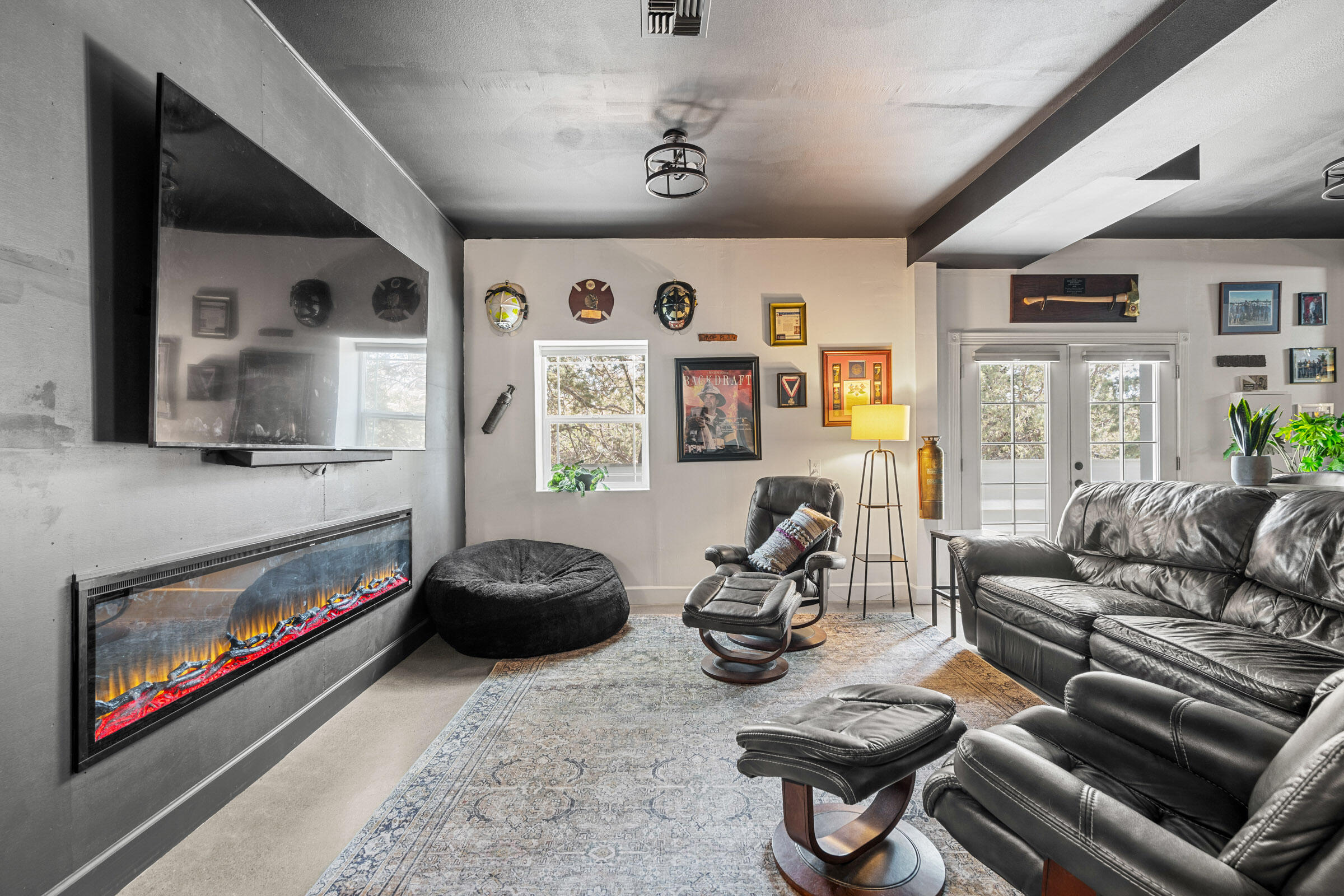 Desc Rvr Hmst Rimrk - Residential