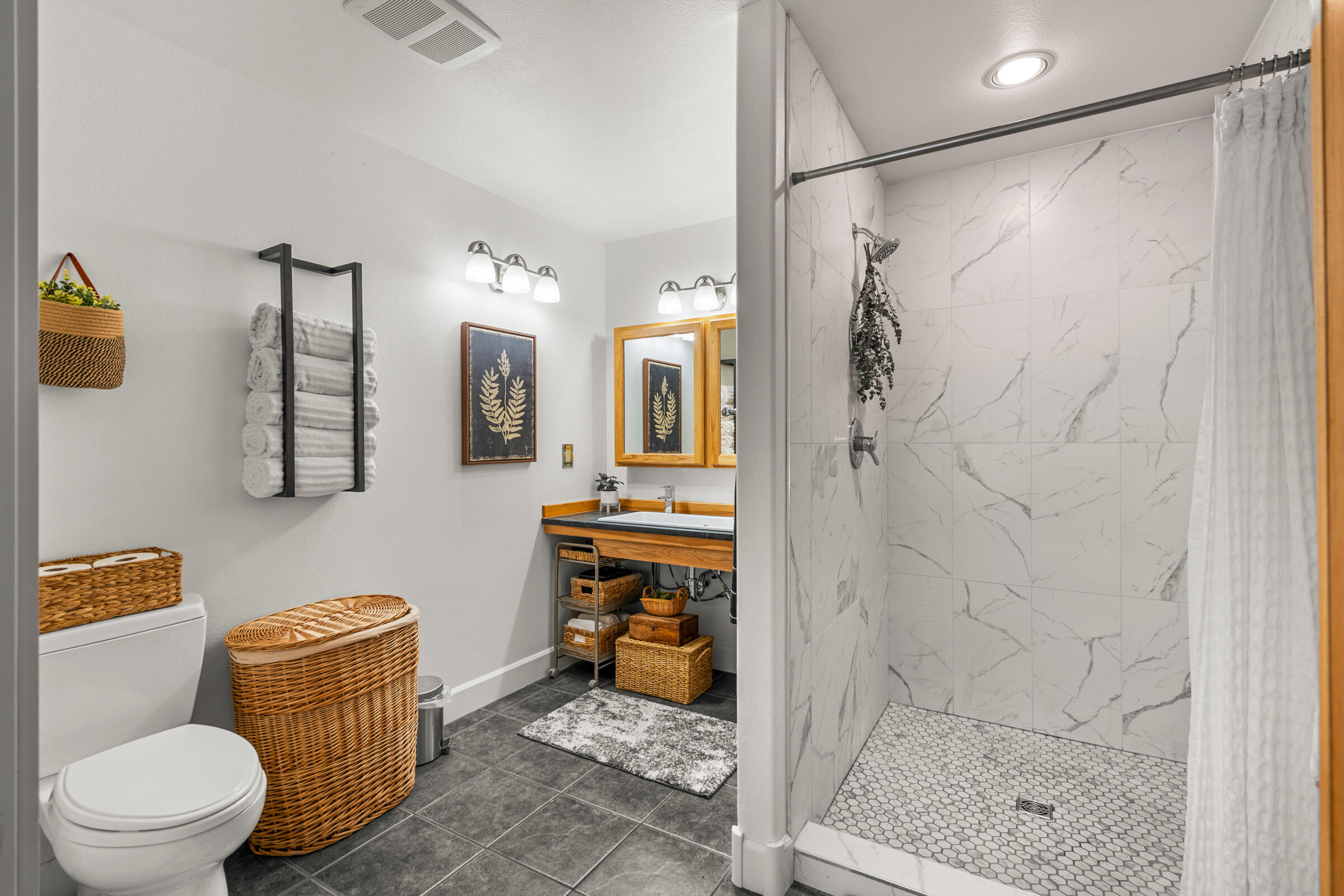 Desc Rvr Hmst Rimrk - Residential