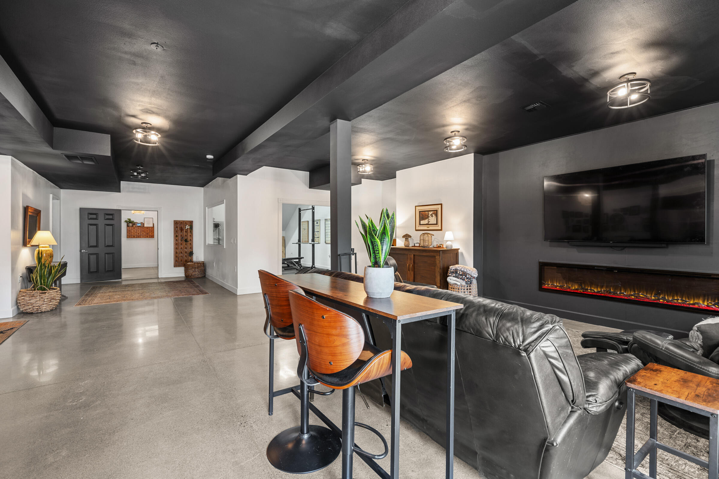 Desc Rvr Hmst Rimrk - Residential