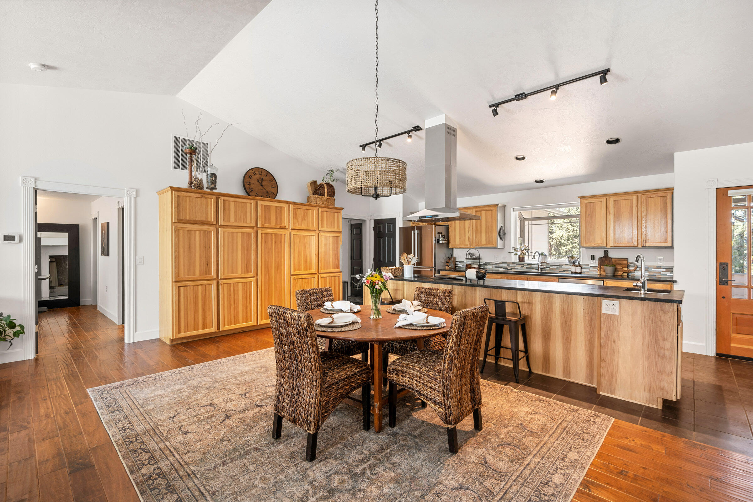 Desc Rvr Hmst Rimrk - Residential