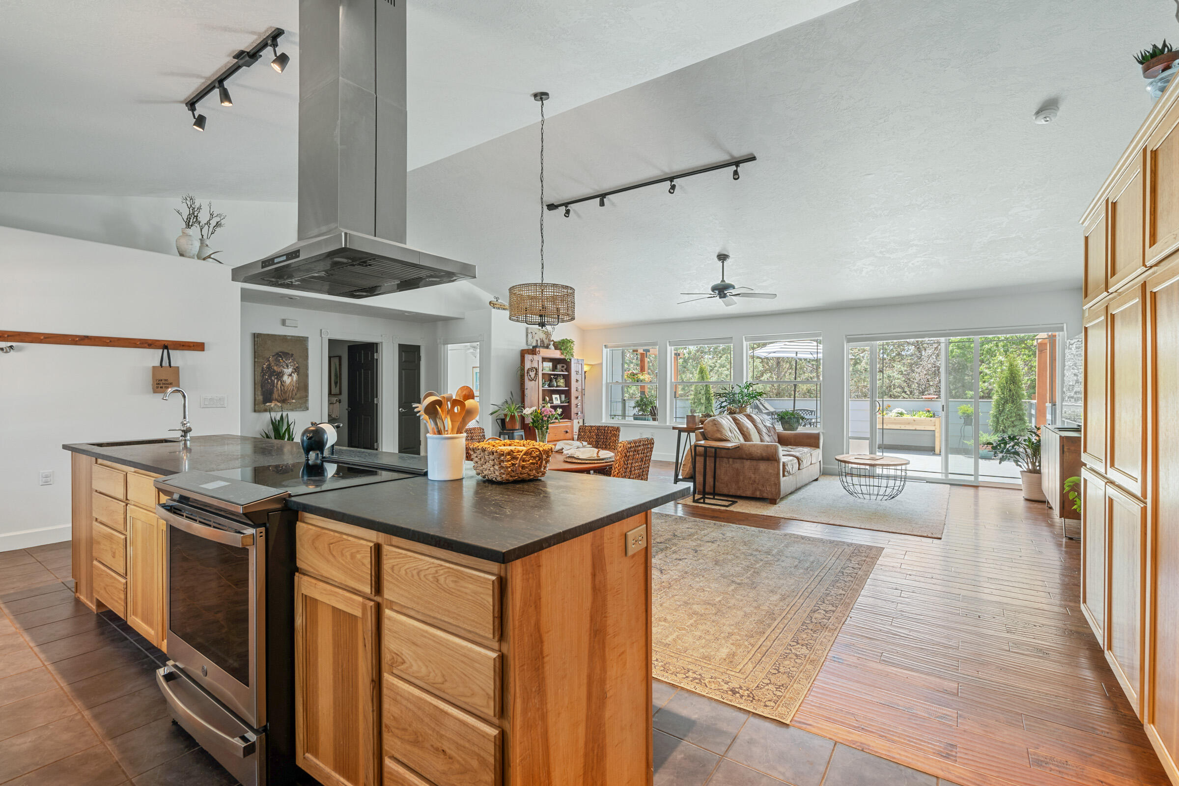 Desc Rvr Hmst Rimrk - Residential