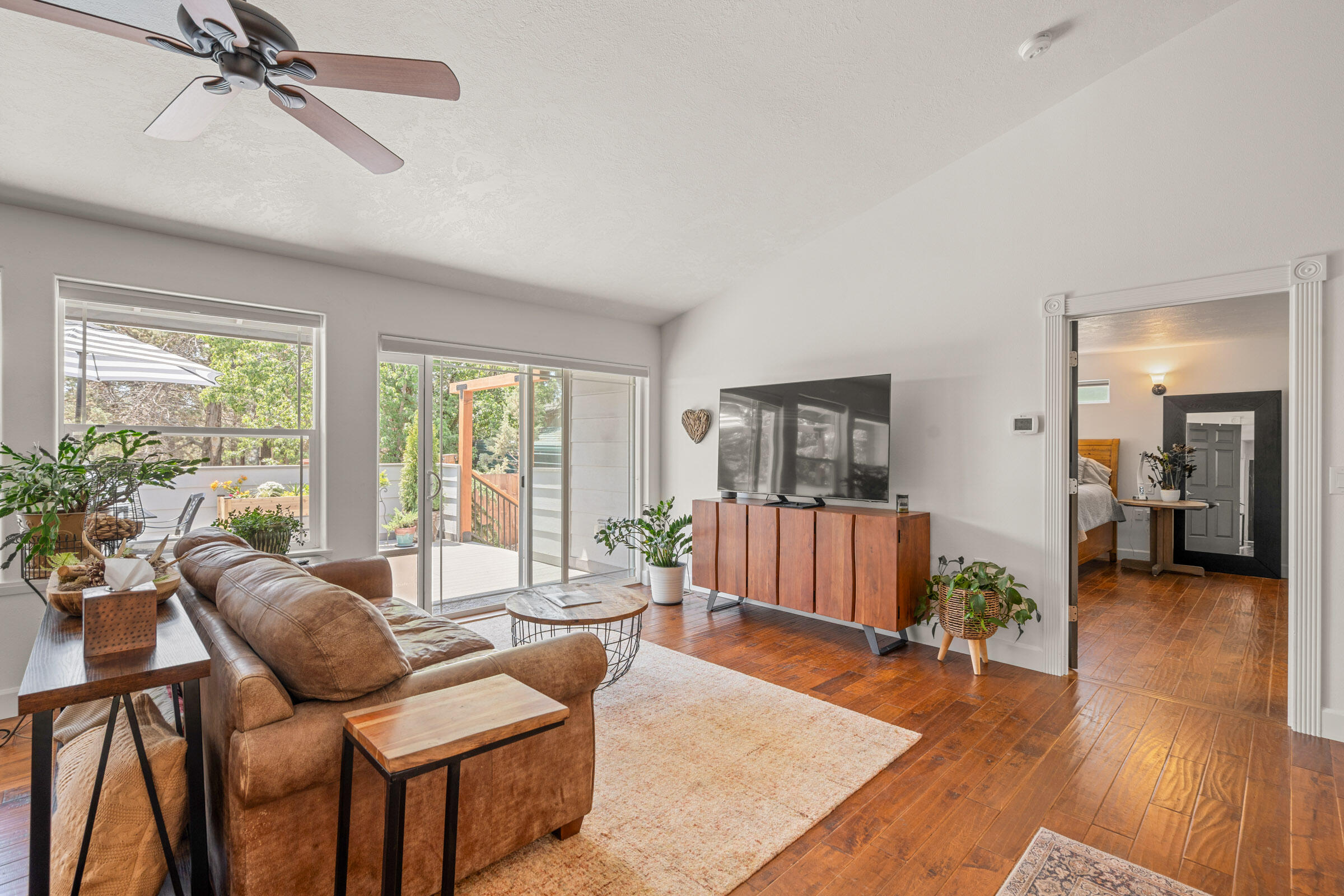 Desc Rvr Hmst Rimrk - Residential