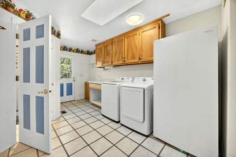 Tiny photo for 288 Wildrose Lane, Grants Pass, OR 97527 (MLS # 220211237)