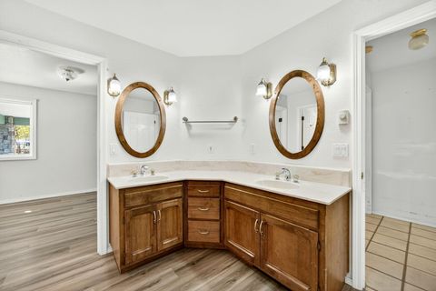 Tiny photo for 288 Wildrose Lane, Grants Pass, OR 97527 (MLS # 220211237)