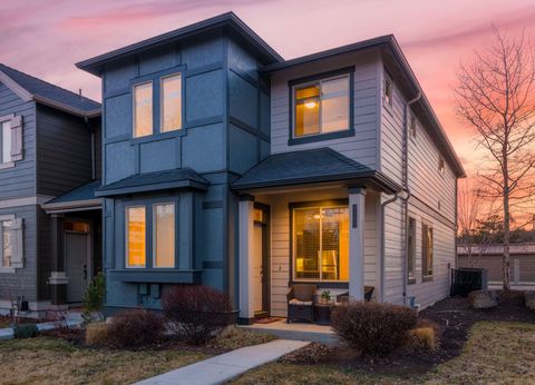 Photo of 3365 SW 28th Street, Redmond, OR 97756 (MLS # 220215532)