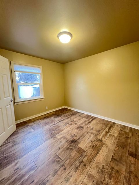 Tiny photo for 1605 Avalon Street, Klamath Falls, OR 97603 (MLS # 220212326)