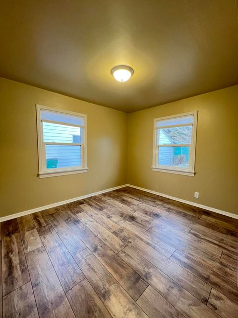 Tiny photo for 1605 Avalon Street, Klamath Falls, OR 97603 (MLS # 220212326)