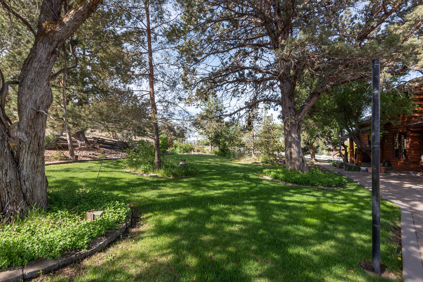 8180 NW Country Loop