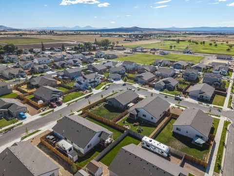 Tiny photo for 320 NW Par Avenue, Madras, OR 97741 (MLS # 220219538)