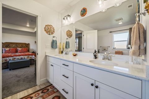 Tiny photo for 320 NW Par Avenue, Madras, OR 97741 (MLS # 220219538)