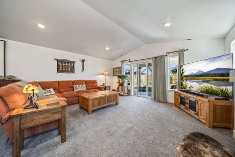 Tiny photo for 320 NW Par Avenue, Madras, OR 97741 (MLS # 220219538)