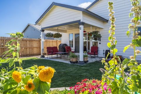 Tiny photo for 320 NW Par Avenue, Madras, OR 97741 (MLS # 220219538)