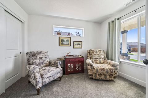 Tiny photo for 320 NW Par Avenue, Madras, OR 97741 (MLS # 220219538)