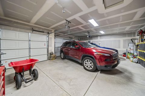 Tiny photo for 320 NW Par Avenue, Madras, OR 97741 (MLS # 220219538)