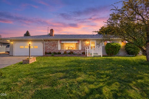 Photo of 3219 Caroline Street, Klamath Falls, OR 97603 (MLS # 220229371)