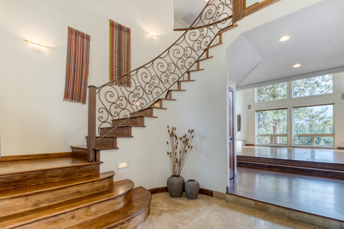 61015 River Bluff Trail