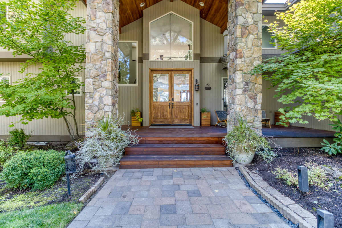 61015 River Bluff Trail