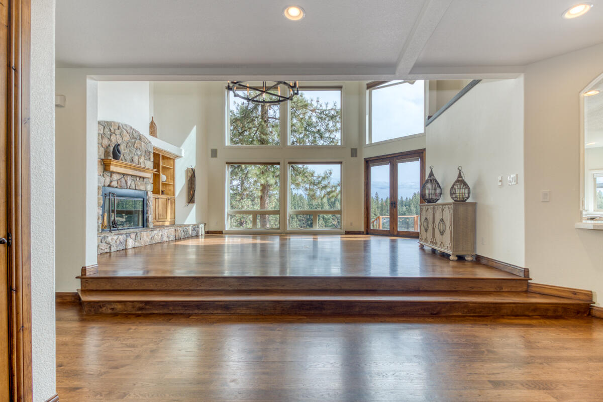 61015 River Bluff Trail