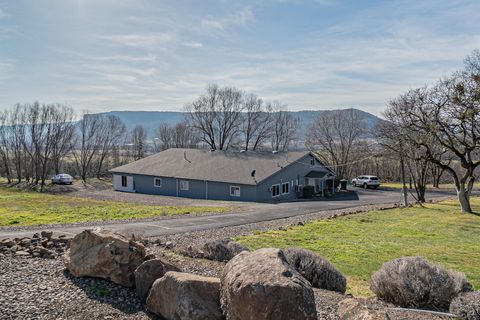 Tiny photo for 13290 Table Rock Road, Central Point, OR 97502 (MLS # 220215589)