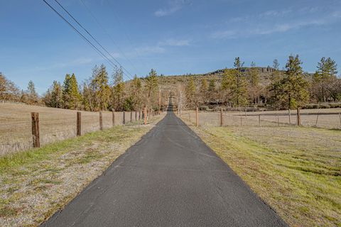 Tiny photo for 13290 Table Rock Road, Central Point, OR 97502 (MLS # 220215589)