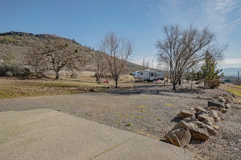 Tiny photo for 13290 Table Rock Road, Central Point, OR 97502 (MLS # 220215589)