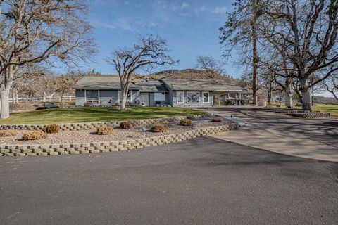 Tiny photo for 13290 Table Rock Road, Central Point, OR 97502 (MLS # 220215589)