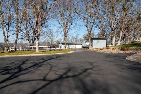 Tiny photo for 13290 Table Rock Road, Central Point, OR 97502 (MLS # 220215589)