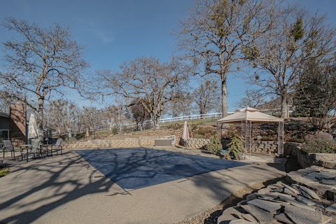 Tiny photo for 13290 Table Rock Road, Central Point, OR 97502 (MLS # 220215589)