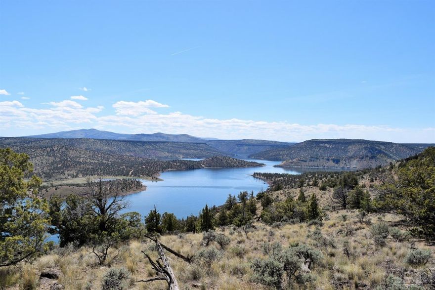 Lake Views and incredible panoramic landscapes. Old growth juniper and rimrocks. Build your dream home in this paved and gated community. Borders OR Parks & Rec land for access to 1,000's of acres. Level area to build but the property and surroundings have lots of character. 15 minutes to Prineville and 12 minutes to Prineville Reservoir. Community water & power at the property line.