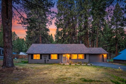 Photo of 59665 Cheyenne Road, Bend, OR 97702 (MLS # 220221312)