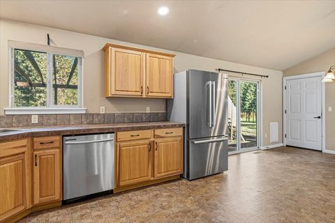 Tiny photo for 59665 Cheyenne Road, Bend, OR 97702 (MLS # 220221312)