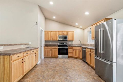 Tiny photo for 59665 Cheyenne Road, Bend, OR 97702 (MLS # 220221312)