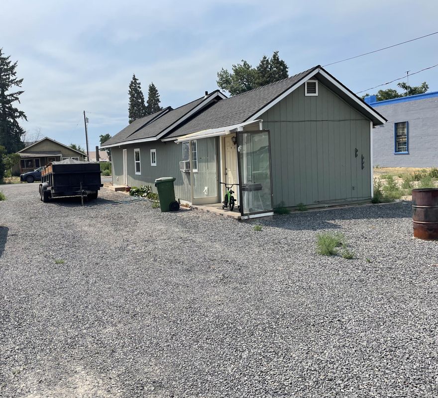 Investor alert, this is a great deal. Here you have a 1/1 small duplex in culver that seller is willing to carry the loan with 20% down.  It has a newer roof the inside been remodeled within last year.