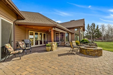 Tiny photo for 64146 Pioneer Loop, Bend, OR 97701 (MLS # 220217337)