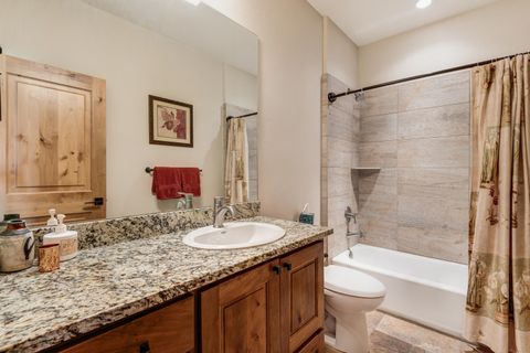 Tiny photo for 64146 Pioneer Loop, Bend, OR 97701 (MLS # 220217337)