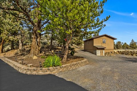 Tiny photo for 64146 Pioneer Loop, Bend, OR 97701 (MLS # 220217337)