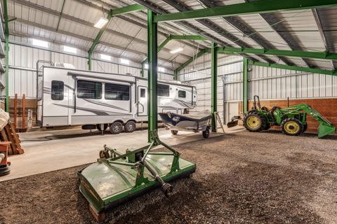 Tiny photo for 64146 Pioneer Loop, Bend, OR 97701 (MLS # 220217337)