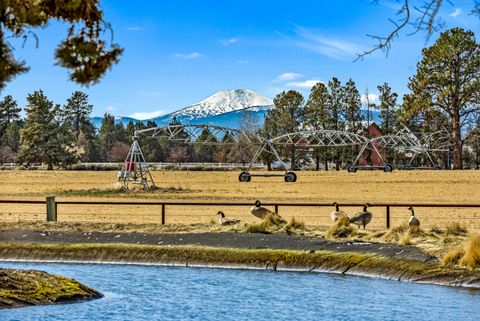 Tiny photo for 64146 Pioneer Loop, Bend, OR 97701 (MLS # 220217337)