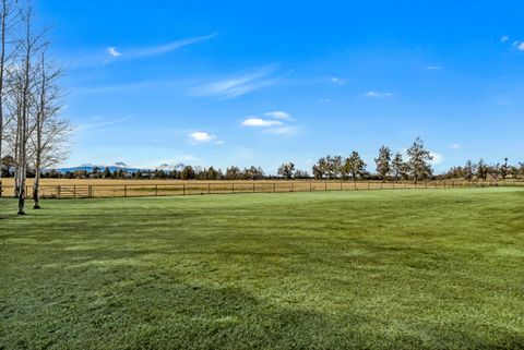 Tiny photo for 64146 Pioneer Loop, Bend, OR 97701 (MLS # 220217337)