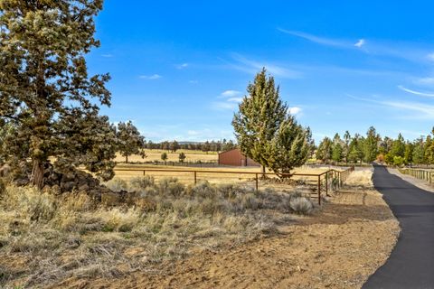 Tiny photo for 64146 Pioneer Loop, Bend, OR 97701 (MLS # 220217337)