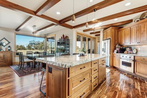 Tiny photo for 64146 Pioneer Loop, Bend, OR 97701 (MLS # 220217337)