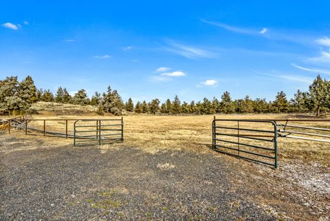 Tiny photo for 64146 Pioneer Loop, Bend, OR 97701 (MLS # 220217337)