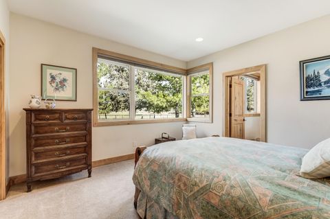 Tiny photo for 64146 Pioneer Loop, Bend, OR 97701 (MLS # 220217337)