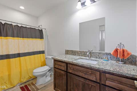 Tiny photo for 976 SE Maui Lane, Madras, OR 97741 (MLS # 220226126)