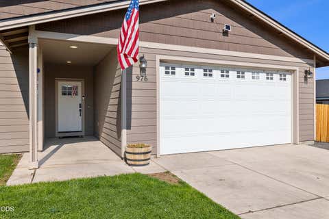 Tiny photo for 976 SE Maui Lane, Madras, OR 97741 (MLS # 220226126)