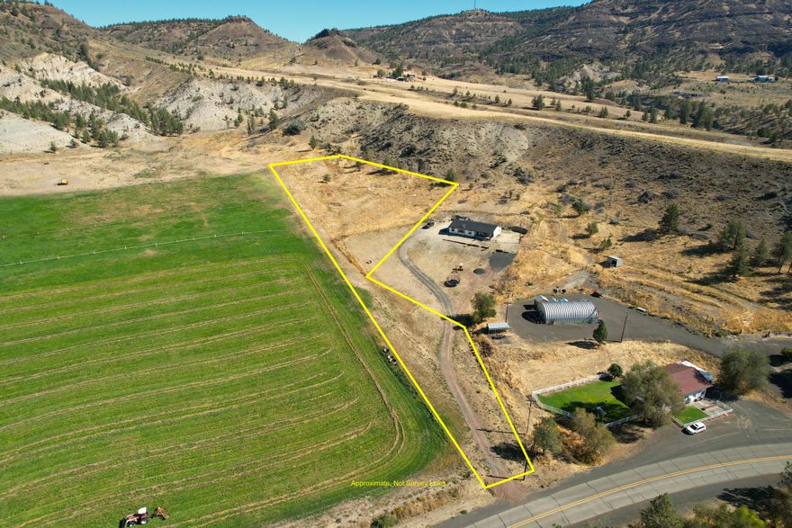 3.85 buildable acres in Spray! Views of the John Day river and wildlife in the neighboring field! Property could be subdivided to smaller parcels, city services at the property line!