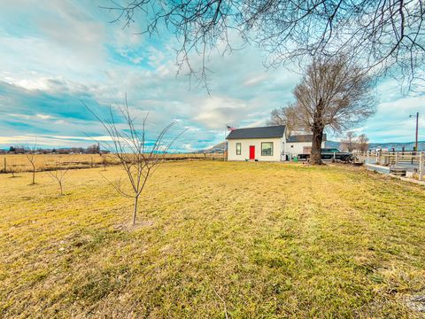 Tiny photo for 22111 HIghway 39 Hwy, Merrill, OR 97633 (MLS # 220212841)